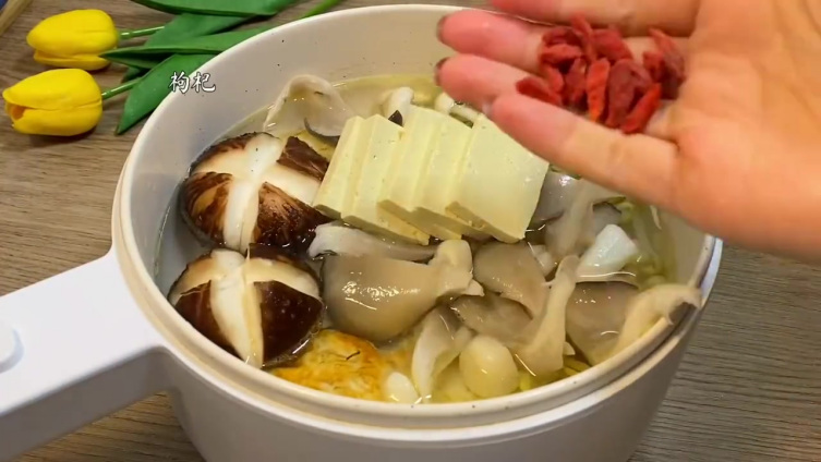 素佛跳墙特别鲜甜好喝,给鸡汤都不换%减脂餐 家常菜超话 自制美食超话 #厨艺教程# L